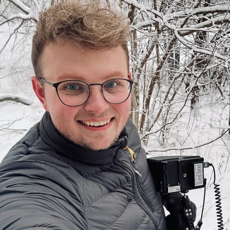 Christian Bundgaard filmer udendørs optagelser til professionel videoproduktion