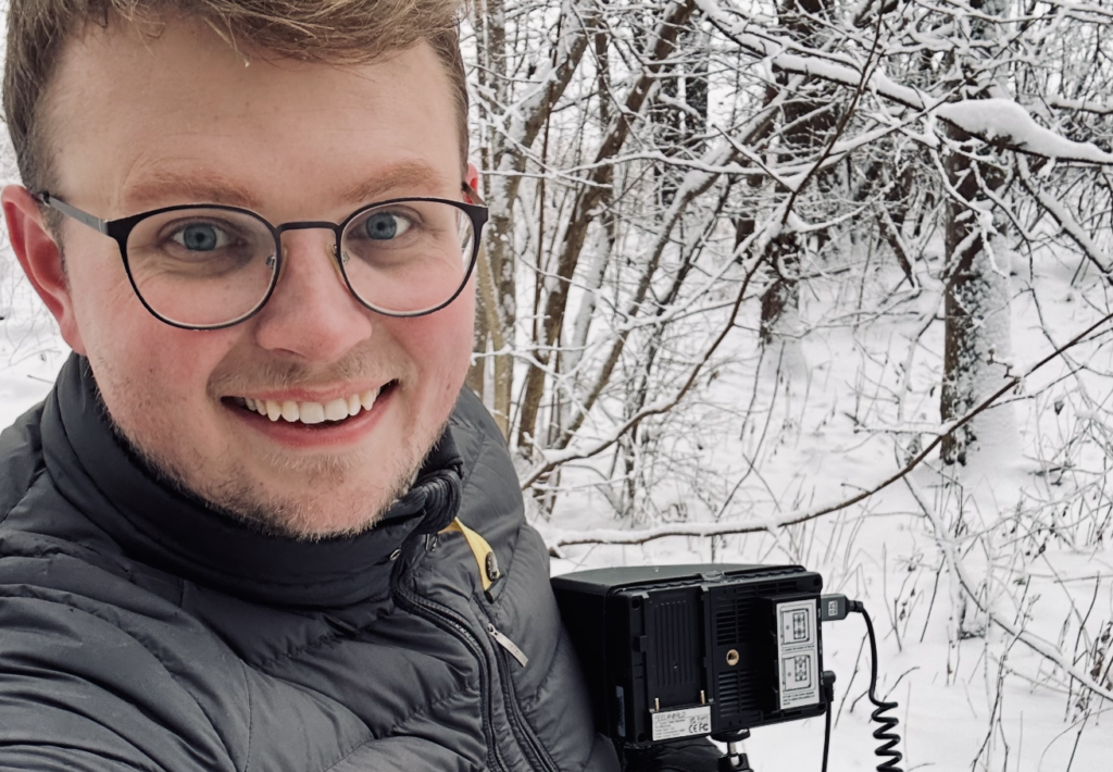 Christian Bundgaard filmer udendørs optagelser til professionel videoproduktion